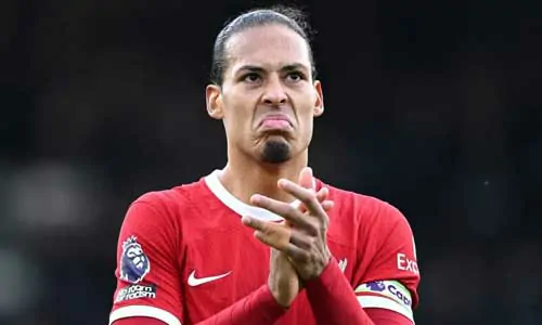 فان ديك ينتقد زملائه في ليفربول بعد الهزيمة أمام إيفرتون