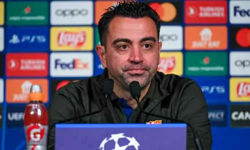 تشافي يكشف ما إذا كان سيوقع عقدًا جديدًا مع برشلونة بعد قراره بالبقاء أم لا